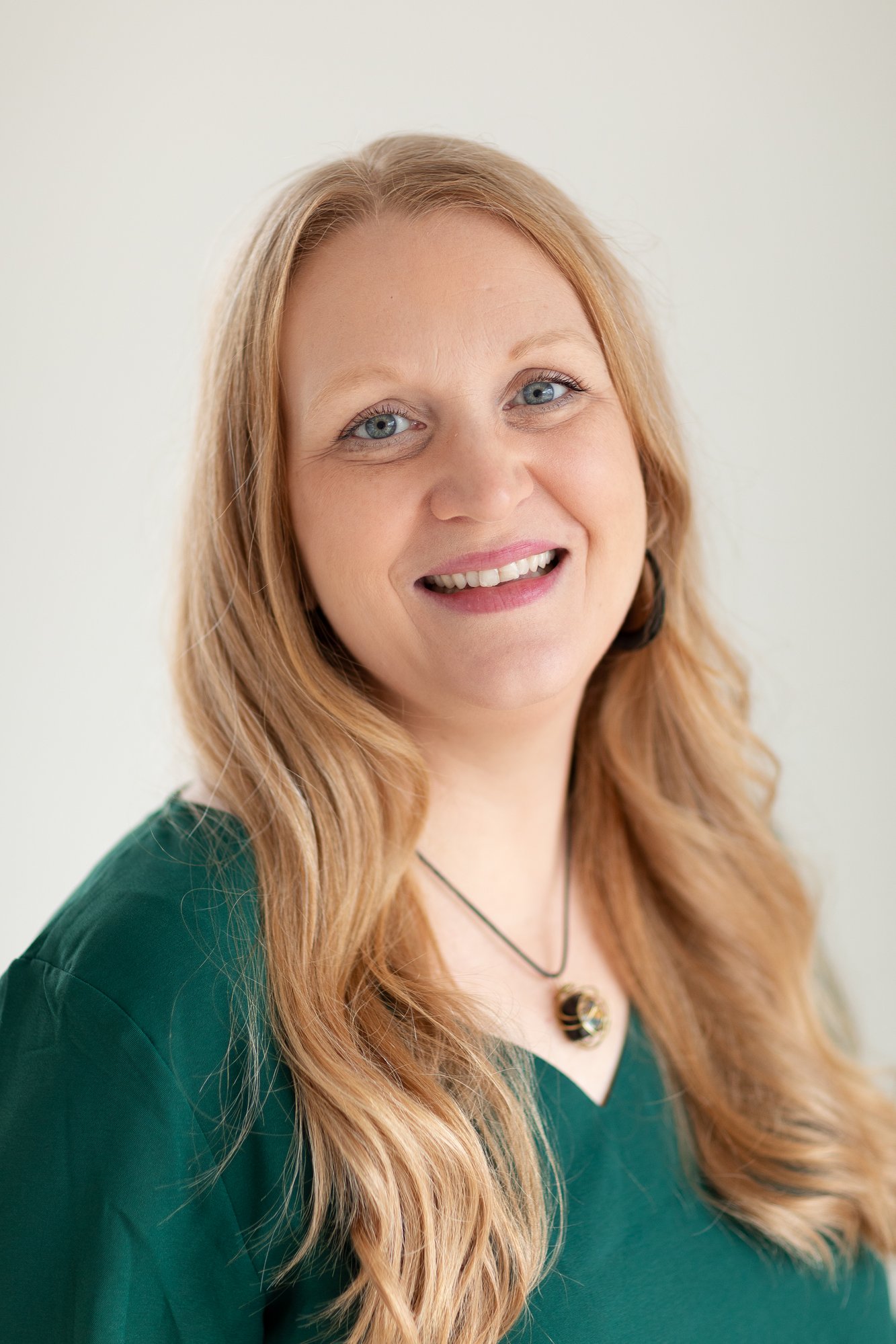 Atelier_ElemHeadshots_LauraRowe-39 Atelier_ElemHeadshots_LauraRowe-39